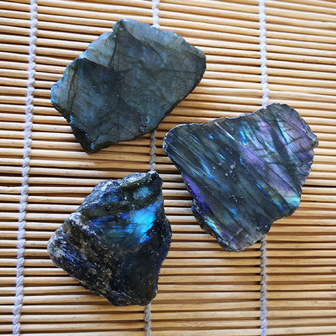 Labradorite_-_Rough.jpg